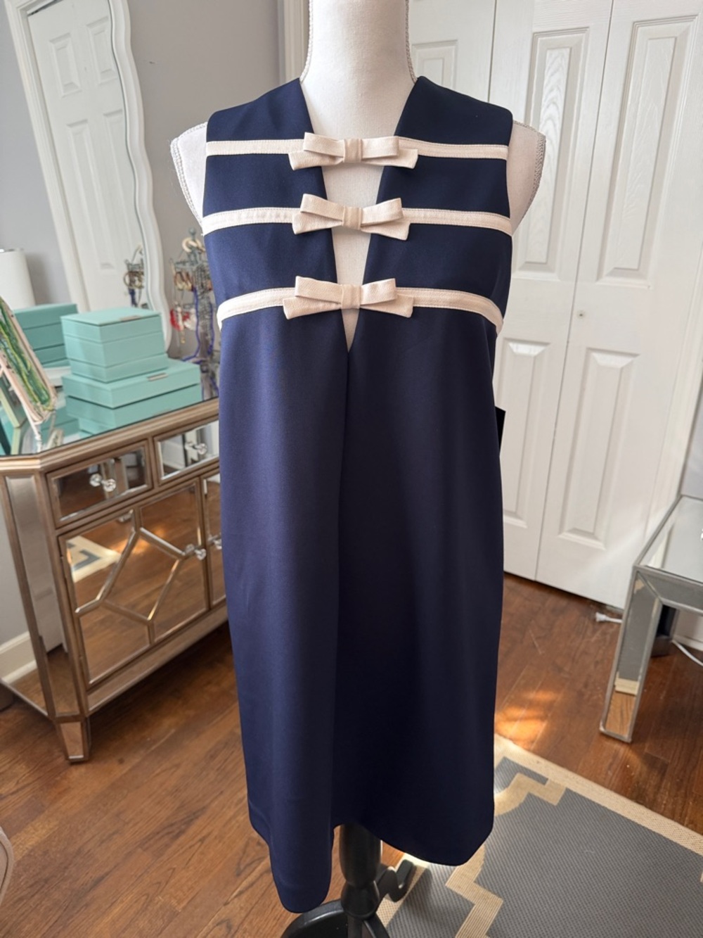 BCBG Navy Sleeveless Shift Dress w/ Cream Bow Trim 8 FAB❤️